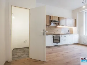 Prodej bytu 2+kk, Plzeň, Skvrňanská, 60 m2