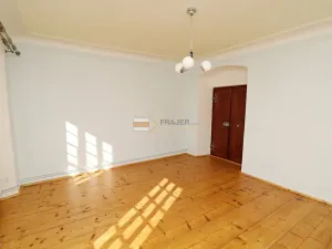 Pronájem bytu 1+1, Uhlířské Janovice, Václavské náměstí, 55 m2