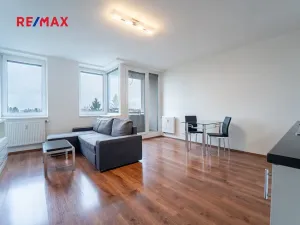 Pronájem bytu 1+kk, Velký Osek, U hřiště, 33 m2