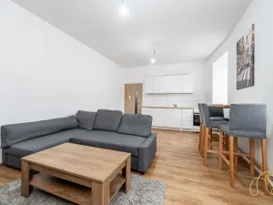 Prodej bytu 2+kk, Studená, nám. Sv. J. Nepomuckého, 51 m2