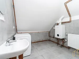 Prodej bytu 3+kk, Studená, nám. Sv. J. Nepomuckého, 117 m2