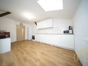 Prodej bytu 3+kk, Studená, nám. Sv. J. Nepomuckého, 117 m2
