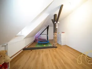 Prodej bytu 3+kk, Studená, nám. Sv. J. Nepomuckého, 117 m2