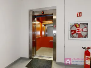 Pronájem bytu 2+kk, Praha - Smíchov, Radlická, 78 m2