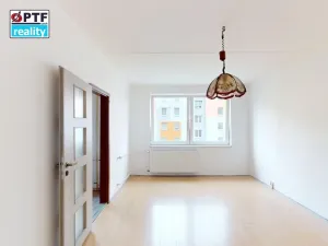 Prodej bytu 3+1, Volary, Sídl. Míru, 69 m2