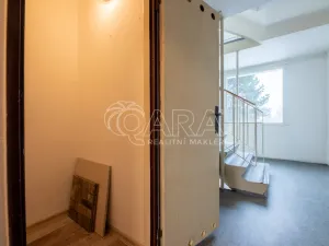 Prodej bytu 1+kk, Praha - Prosek, Lovosická, 34 m2
