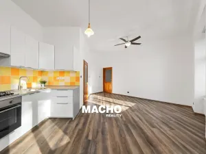 Pronájem bytu 3+kk, Praha - Vršovice, Černomořská, 70 m2