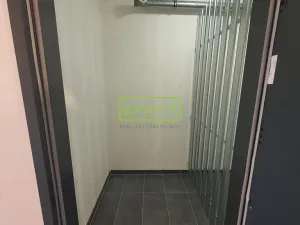 Pronájem bytu 1+kk, Praha, Kolbenova, 35 m2