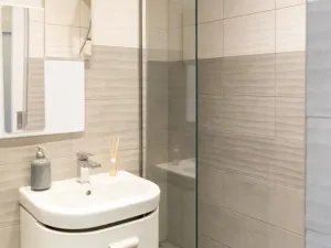 Pronájem bytu 1+kk, Praha - Kobylisy, Kyselova, 22 m2