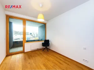 Pronájem bytu 2+kk, Praha - Radlice, U Komína, 53 m2