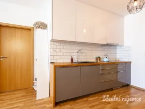 Pronájem bytu 2+kk, Praha - Strašnice, Zvěřinova, 68 m2