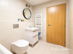 Pronájem bytu 2+kk, Praha - Strašnice, Zvěřinova, 68 m2