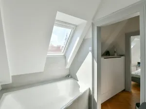 Prodej atypického bytu, Praha, Valentinská, 108 m2