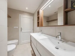 Prodej bytu 4+kk, Praha - Dejvice, V Šáreckém údolí, 121 m2