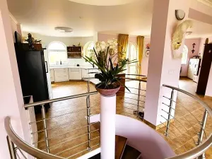 Prodej rodinného domu, Ohrobec, 590 m2