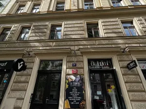 Pronájem bytu 1+kk, Praha - Vinohrady, Korunní, 31 m2
