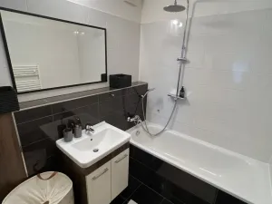 Pronájem bytu 2+kk, Praha - Vysočany, Sousedíkova, 48 m2