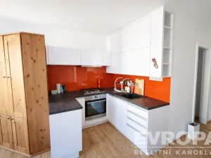 Prodej bytu 1+kk, Praha - Malešice, Počernická, 28 m2