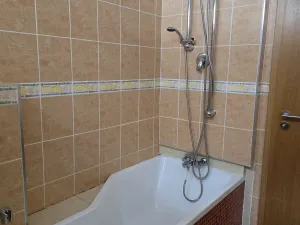 Pronájem bytu 2+kk, Karlovy Vary, Na Vyhlídce, 52 m2