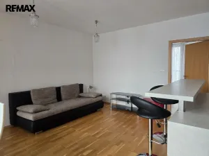 Pronájem bytu 2+kk, Karlovy Vary, Na Vyhlídce, 52 m2