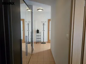Pronájem bytu 2+kk, Karlovy Vary, Na Vyhlídce, 52 m2