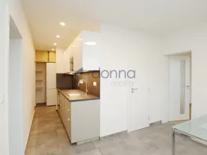 Pronájem bytu 3+1, Praha, Jahodová, 80 m2