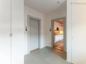 Pronájem bytu 2+kk, Praha - Karlín, Sokolovská, 45 m2