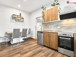 Prodej bytu 3+1, Karlovy Vary - Stará Role, Holečkova, 87 m2