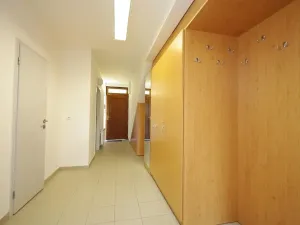 Pronájem kanceláře, Praha - Smíchov, Štefánikova, 63 m2