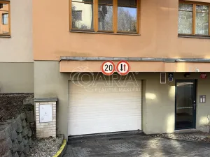 Pronájem garážového stání, Praha - Záběhlice, Podle náhonu, 18 m2