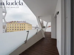 Pronájem bytu 3+kk, Brno, Komárovská, 75 m2