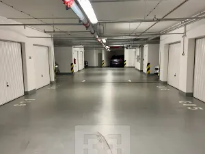 Pronájem garáže, Praha - Holešovice, V háji, 18 m2