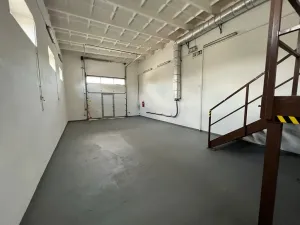 Pronájem obchodního prostoru, Praha - Horní Počernice, Komárovská, 210 m2