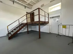 Pronájem výrobních prostor, Praha - Horní Počernice, Komárovská, 210 m2
