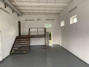 Pronájem výrobních prostor, Praha - Horní Počernice, Komárovská, 210 m2