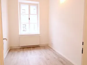 Pronájem bytu 2+kk, Hradec Králové, Dlouhá, 36 m2