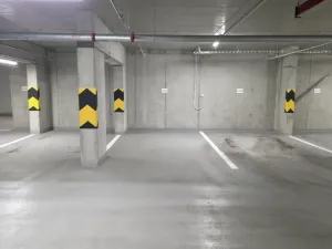 Pronájem garážového stání, Praha - Karlín, Křižíkova, 13 m2