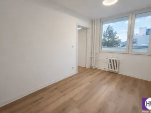 Pronájem bytu 2+kk, Praha, Hvězdova, 42 m2