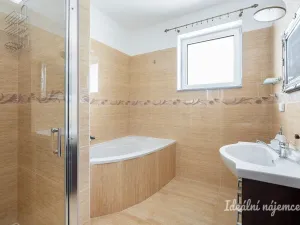 Pronájem bytu 5+1, Šestajovice, Sukova, 204 m2