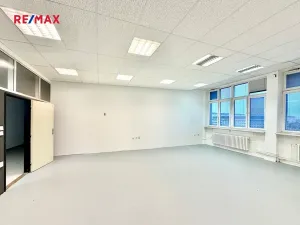 Pronájem kanceláře, Hradec Králové, Pražská třída, 50 m2