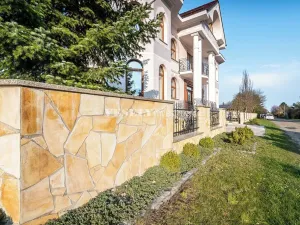 Prodej vily, Praha - Klánovice, 700 m2