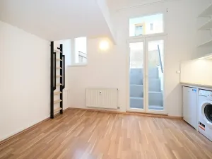 Pronájem bytu 1+kk, Praha - Smíchov, Radlická, 15 m2