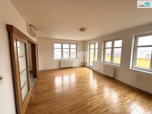 Pronájem bytu 1+kk, Praha - Vysočany, Kolbenova, 100 m2