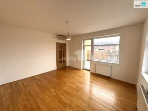 Pronájem bytu 1+kk, Praha - Vysočany, Kolbenova, 100 m2