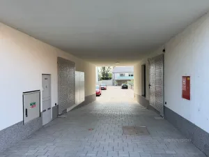 Pronájem garážového stání, Brno - Černovice, Faměrovo náměstí, 13 m2