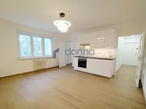 Pronájem bytu 2+kk, Praha, Vrbenského, 40 m2