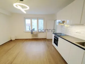 Pronájem bytu 2+kk, Praha, Vrbenského, 40 m2