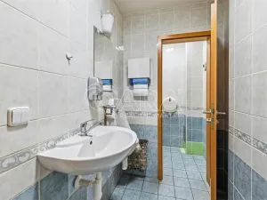 Pronájem kanceláře, Praha - Kobylisy, Nad Šutkou, 58 m2