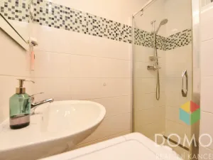 Prodej bytu 1+1, Praha, Vrázova, 33 m2