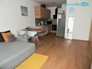 Pronájem bytu 2+kk, Praha, Toufarova, 53 m2